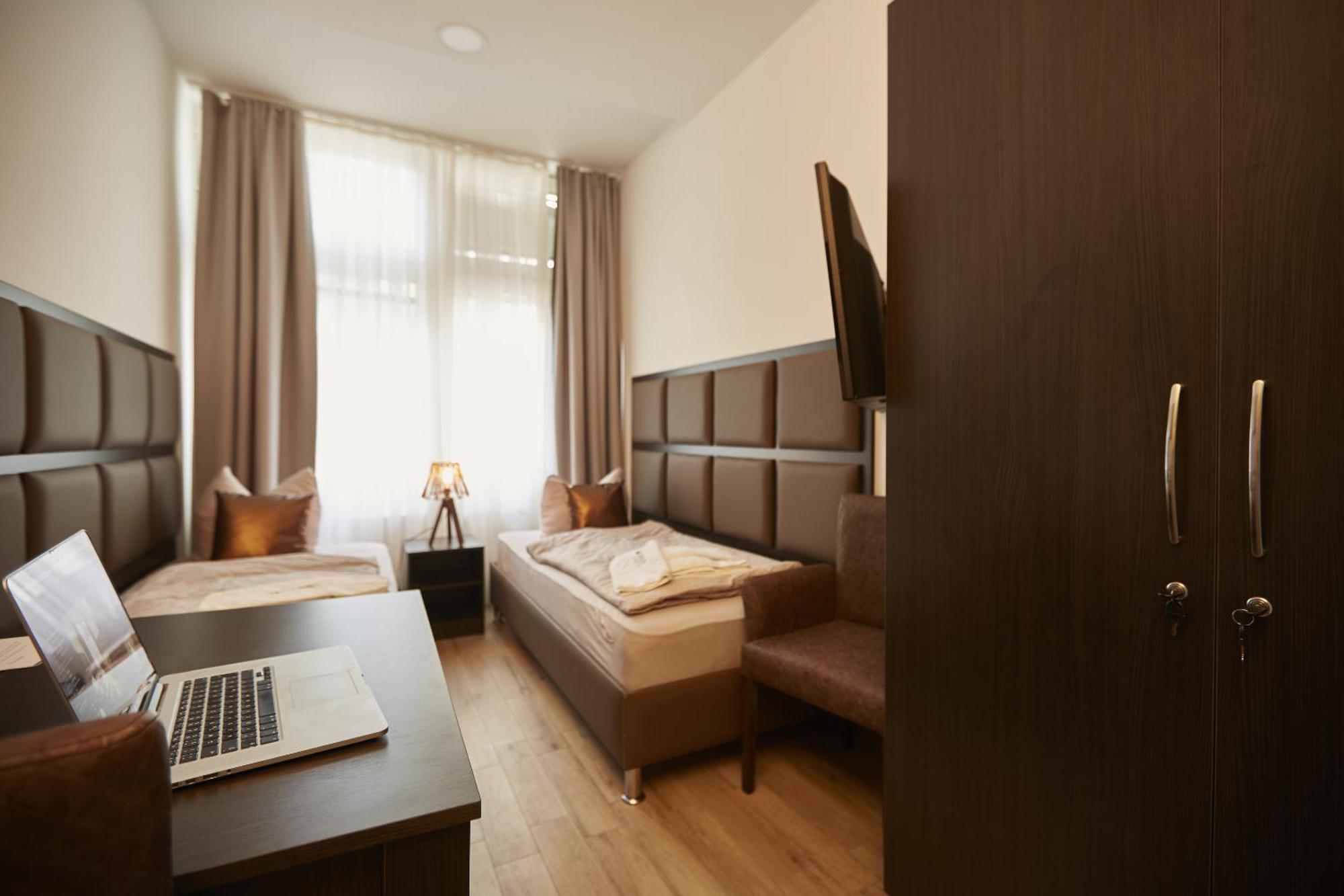 Harbour Apartments Карлсруе Стая снимка