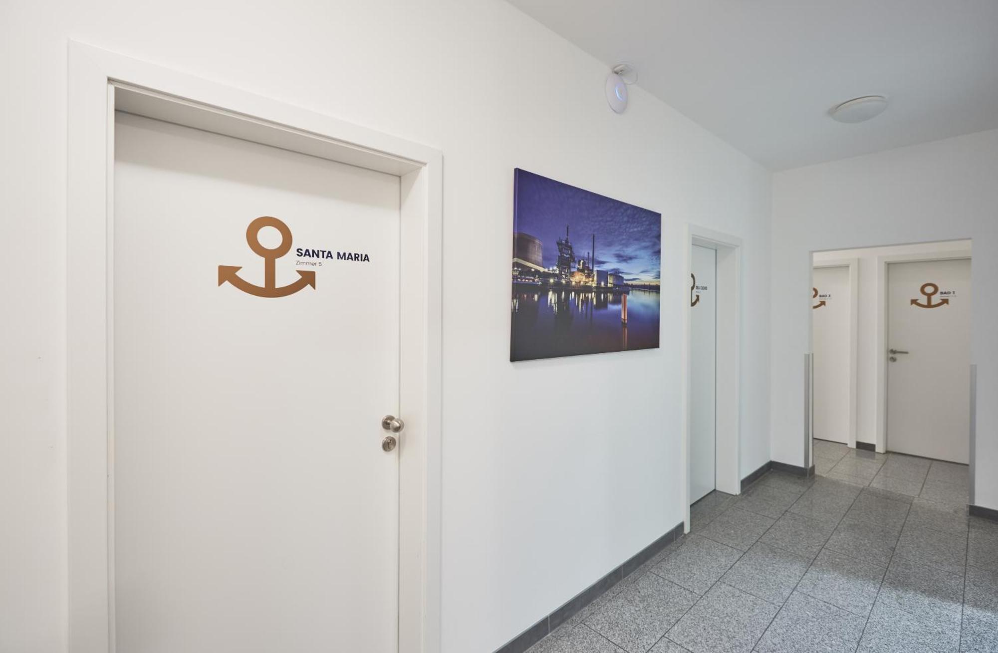 Harbour Apartments Карлсруе Стая снимка