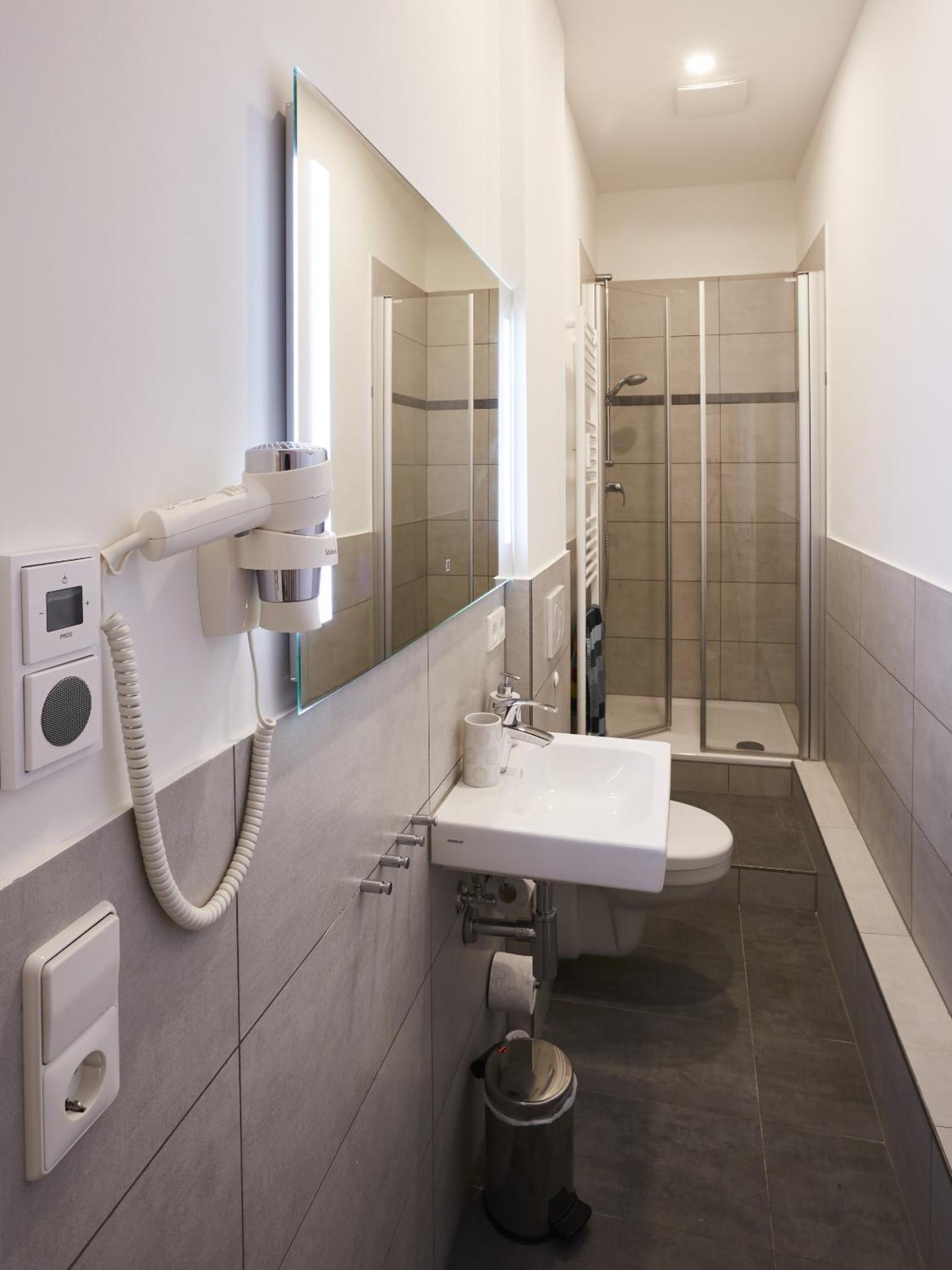 Harbour Apartments Карлсруе Стая снимка