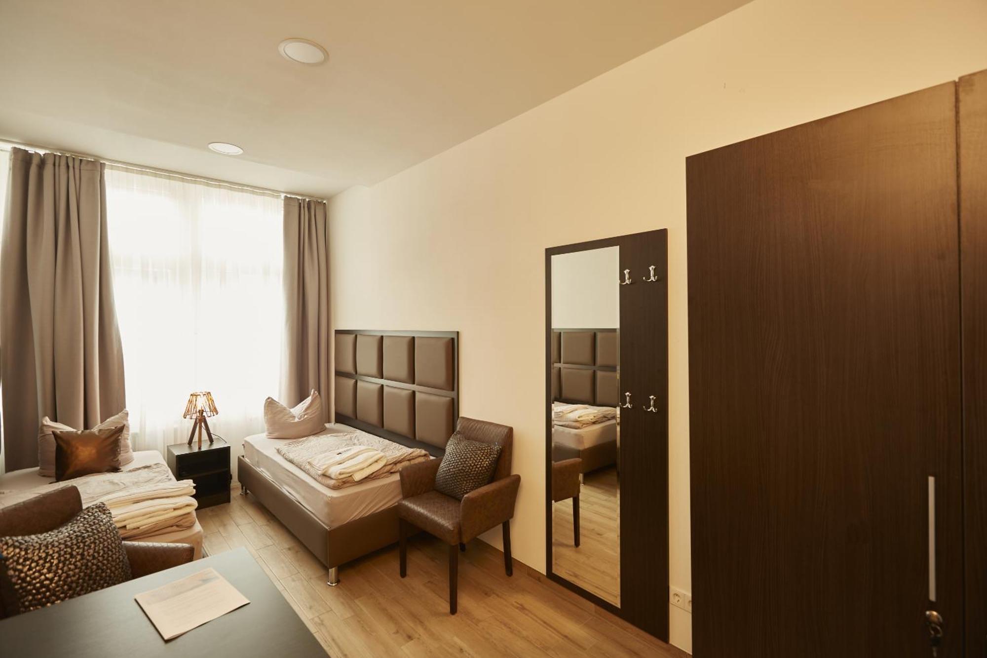 Harbour Apartments Карлсруе Стая снимка